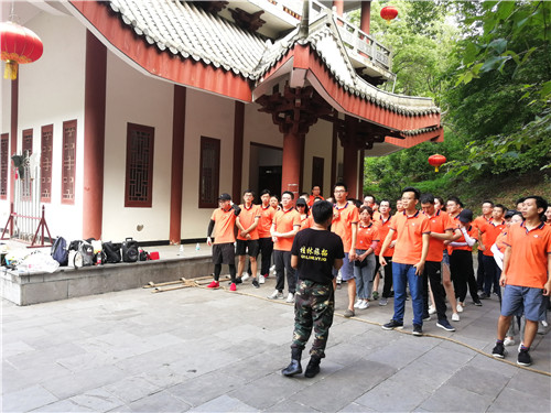 來(lái)賓團(tuán)建拓展公司費(fèi)用