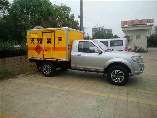 包頭爆材運輸車規格 爆材危貨車