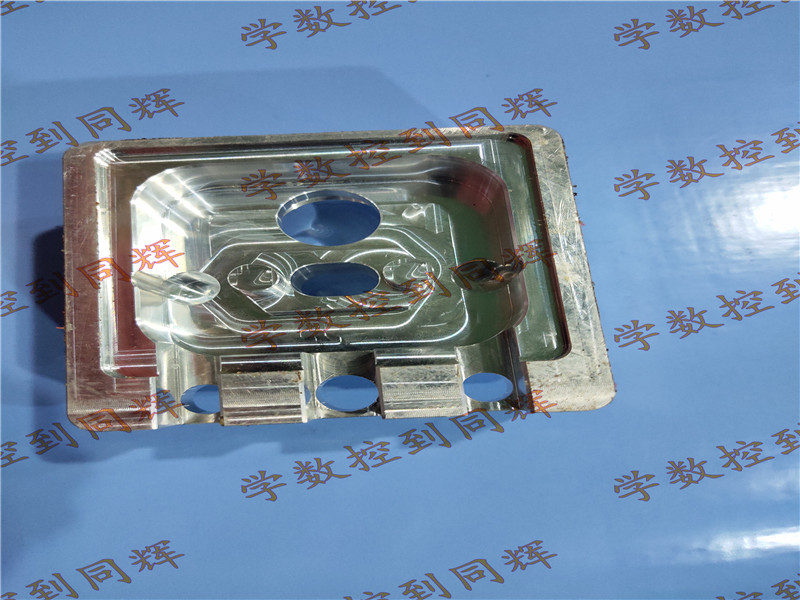 坪地?cái)?shù)控編程培訓(xùn)費(fèi)用