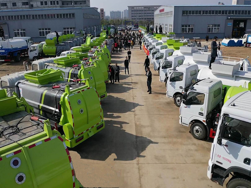 常州东风多利卡8方餐厨垃圾收集运输车 餐厨垃圾泔水车