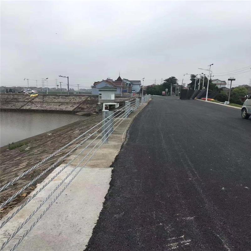 公路缆索护栏价格 缆索护栏厂家 易于公路清洁和安装