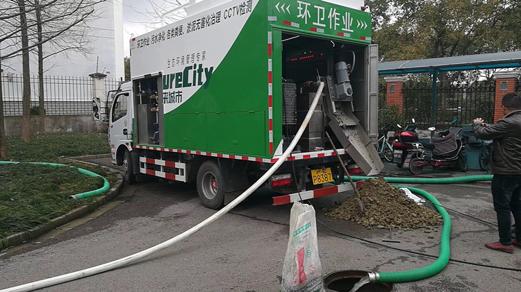 小型固液分离吸粪车