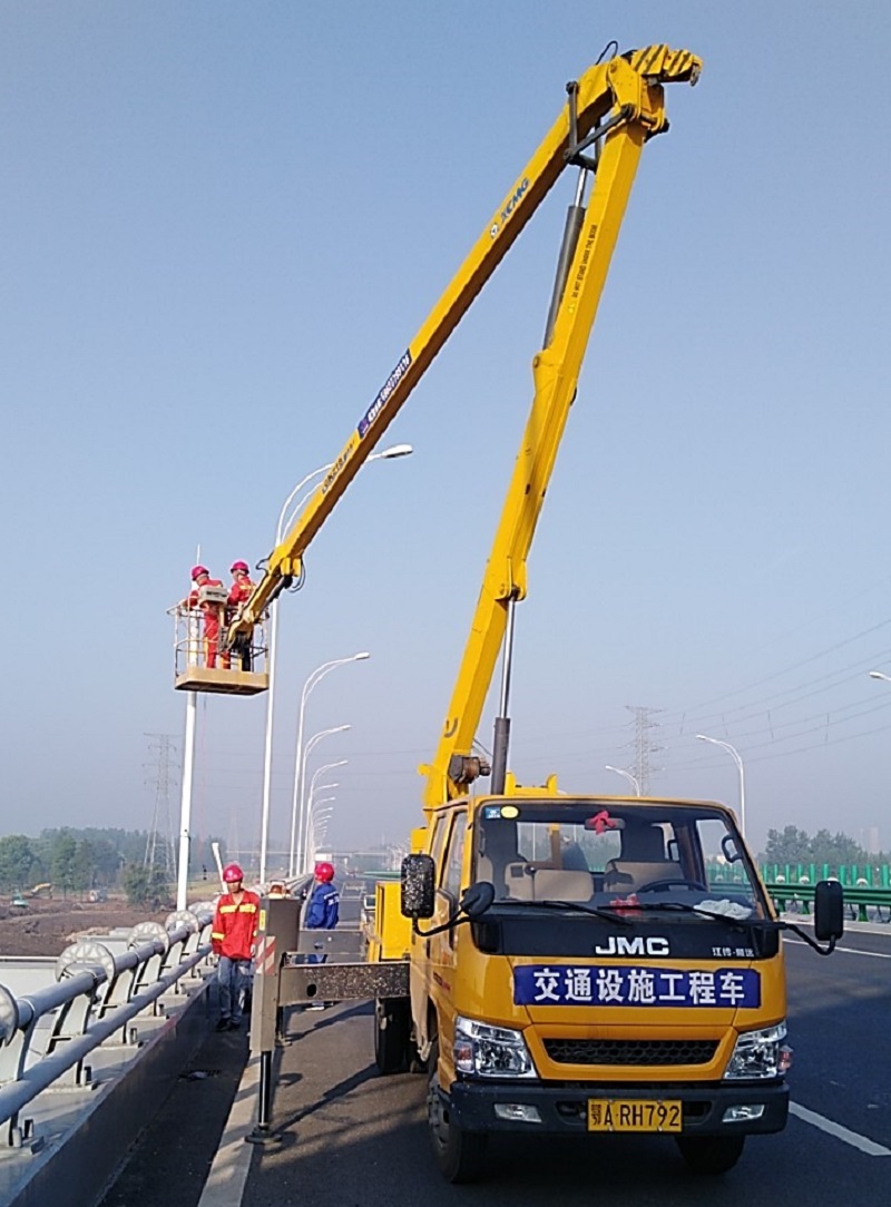 邵阳价格低的路灯车出租 路灯车租赁 价格**乎想象