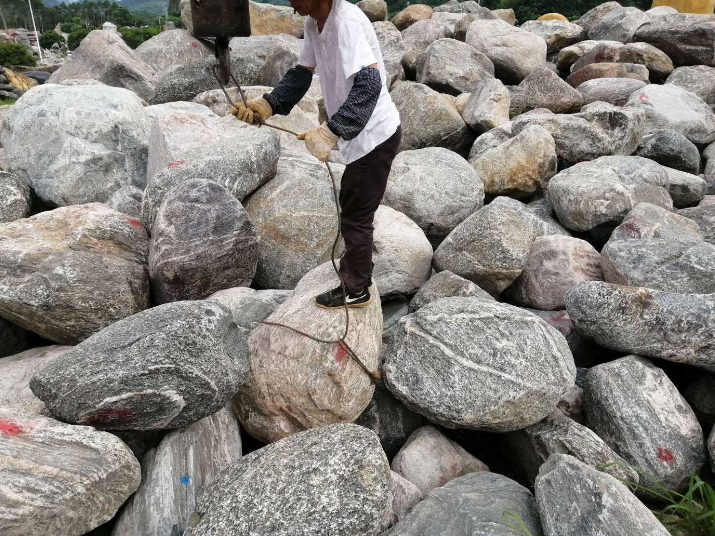 茂名石场发货吨位泰山石