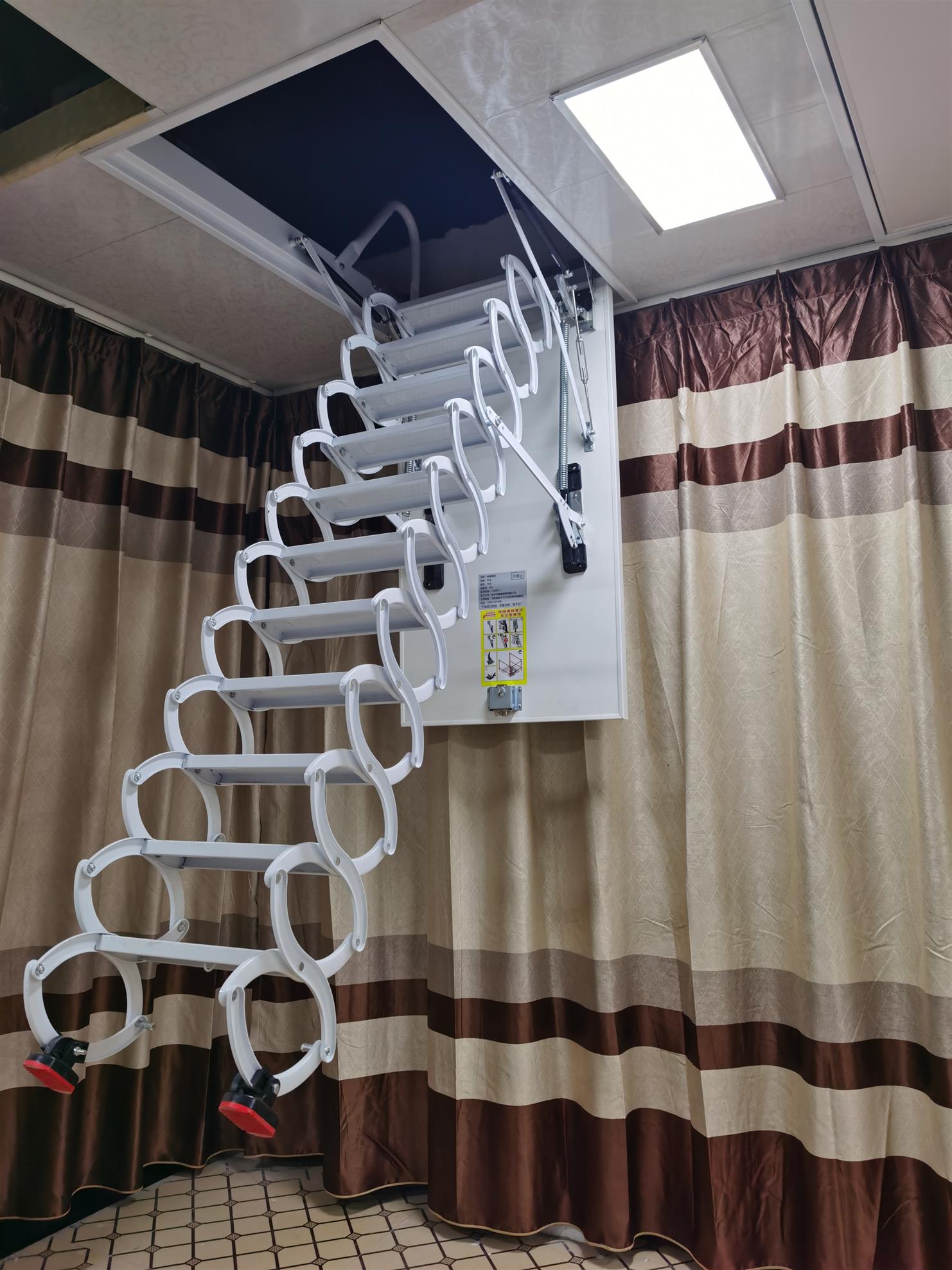 昌都自動伸縮樓梯推薦 廠家直銷
