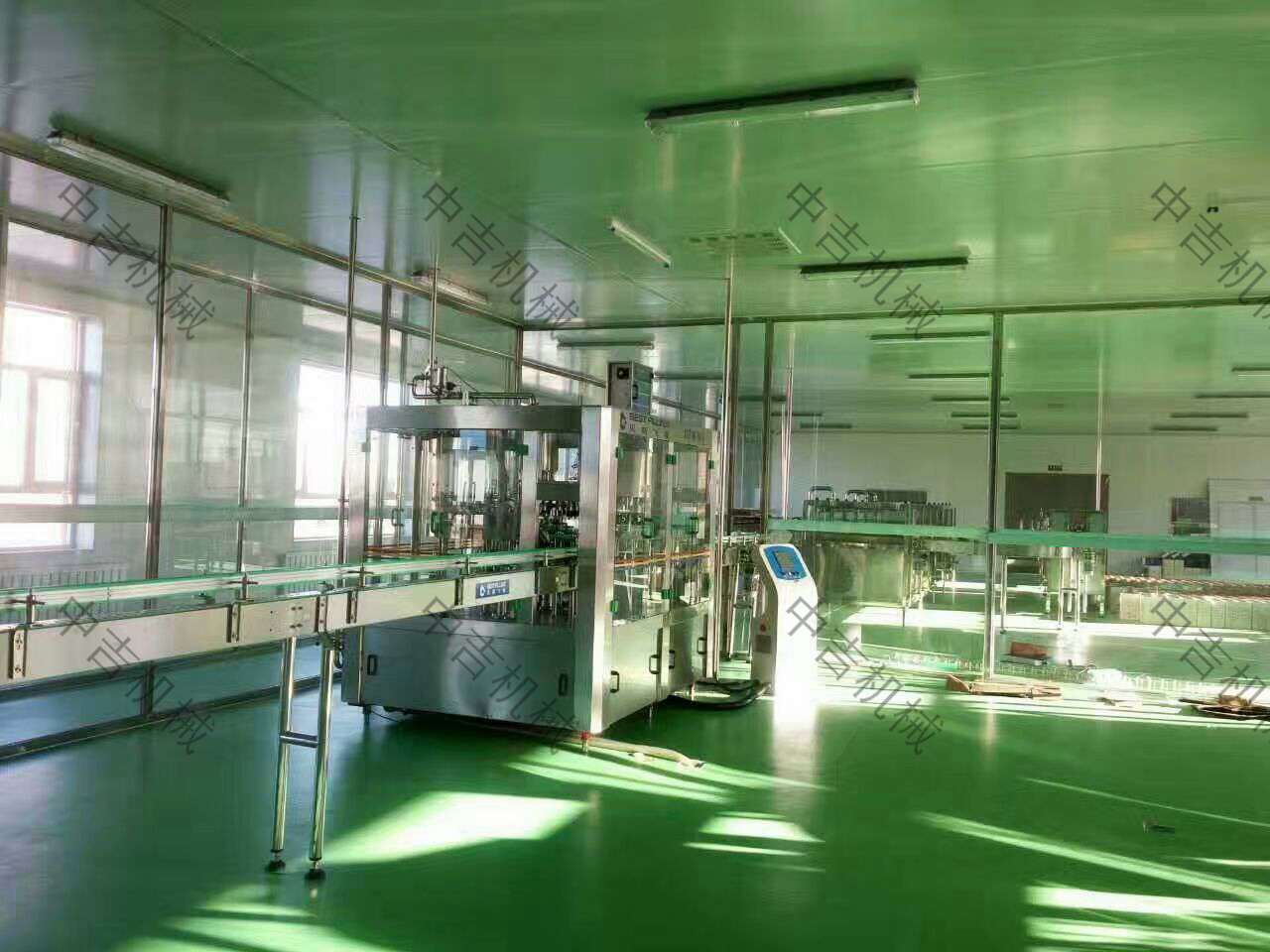 張家港三合一顆粒飲料灌裝機(jī)解決方案