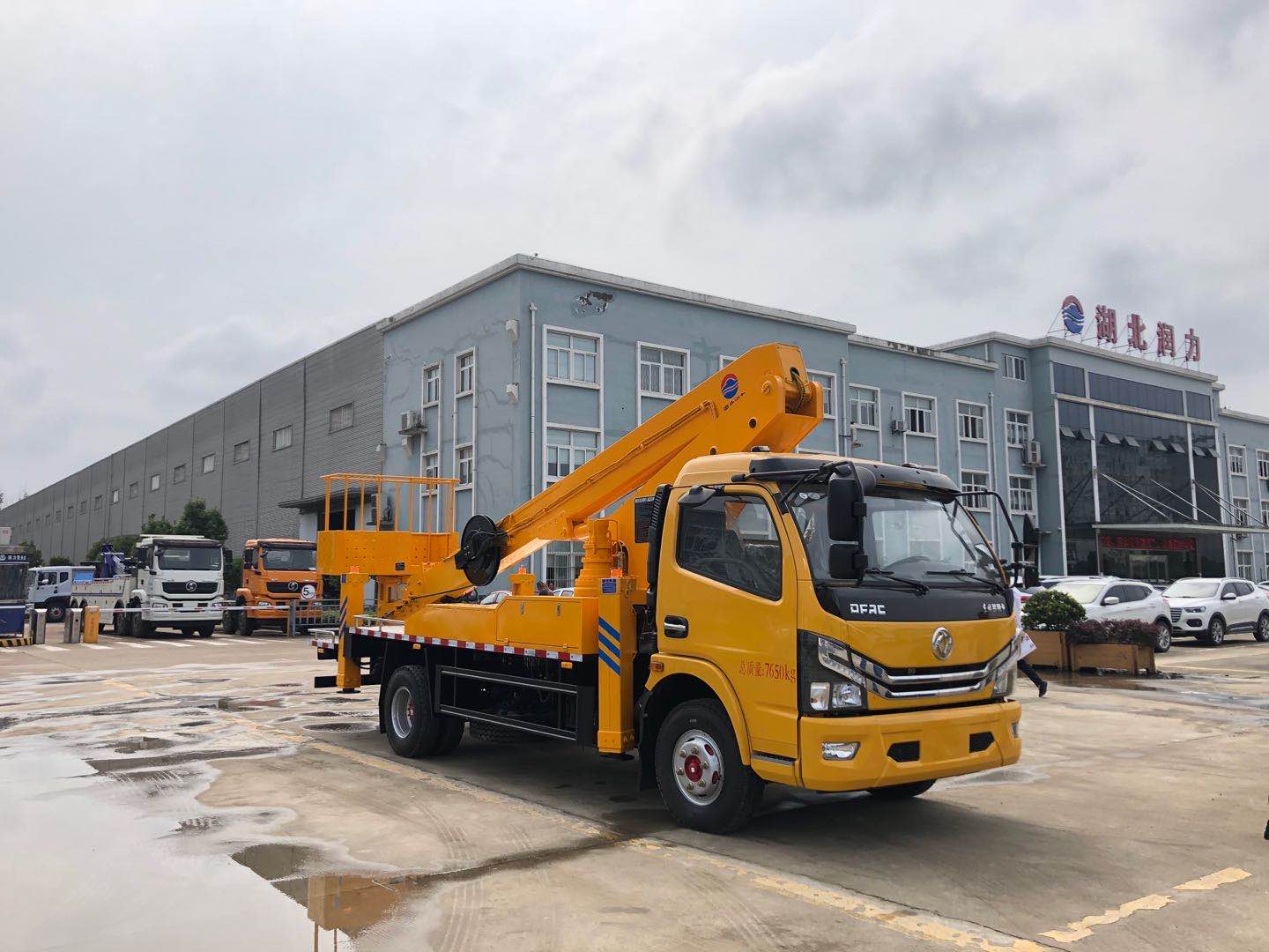 黃牌高空作業(yè)車 安順江鈴路燈車 湖北潤力