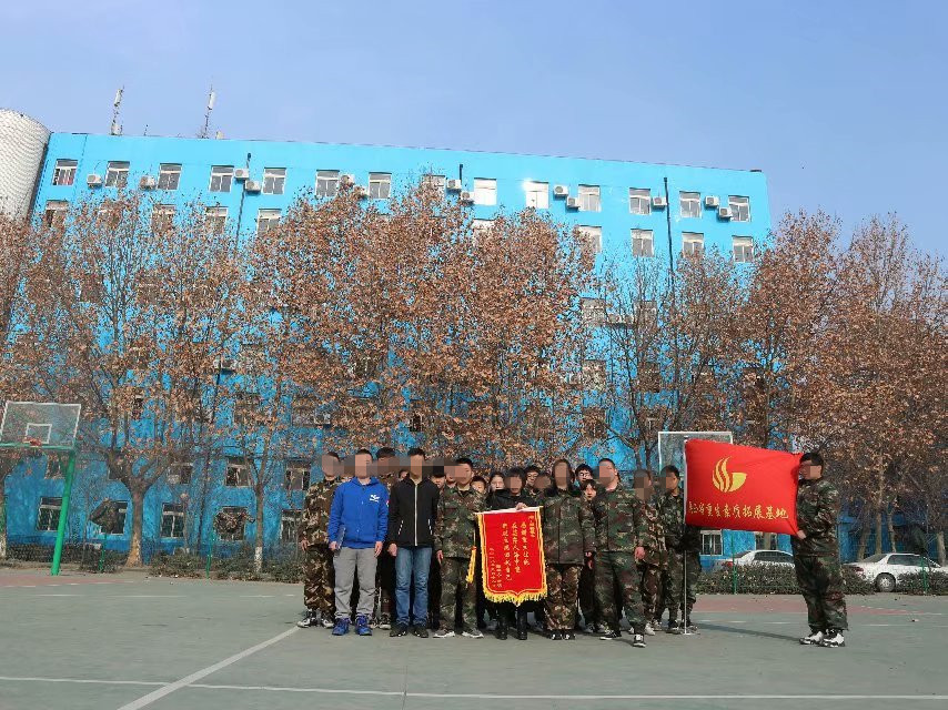 青少年自閉抑郁咋辦 性格孤僻怎么辦
