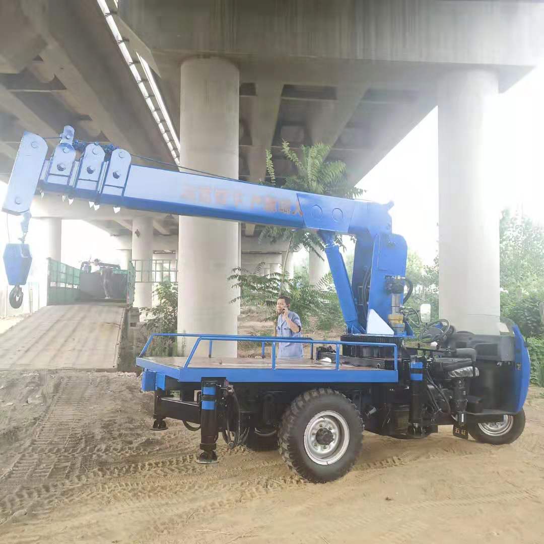 三輪隨車吊 3噸小吊車 25馬力五征底盤改裝農用小型吊機價優