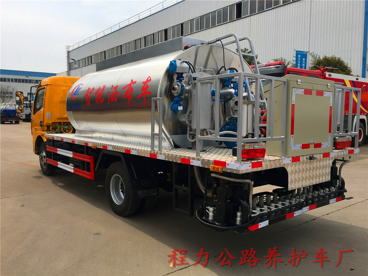瀝青撒油車報價 瀝青路面封層車