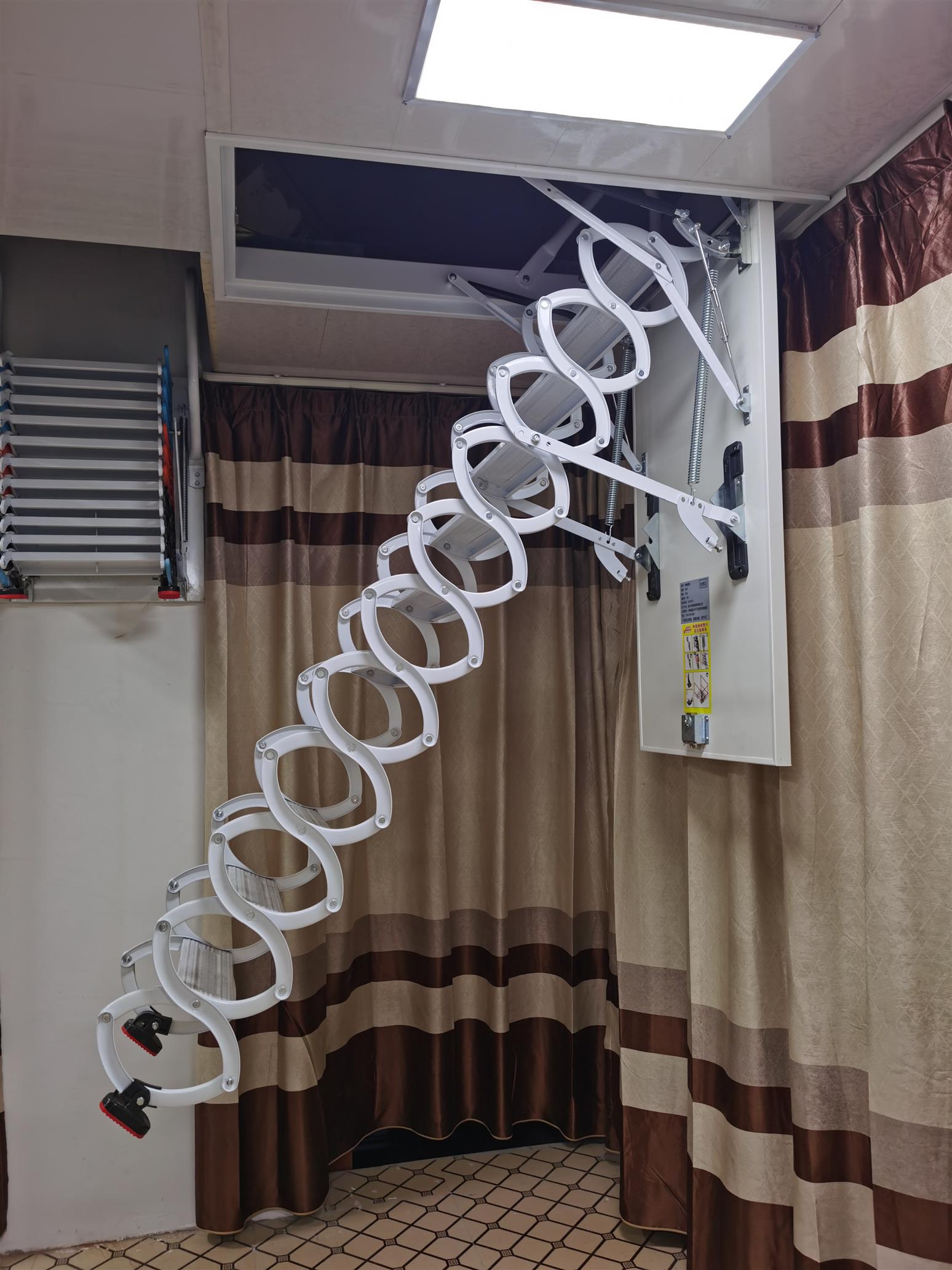 三亞自動伸縮樓梯尺寸