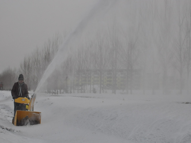 **環(huán)衛(wèi)掃雪機(jī) 呼倫貝爾掃雪機(jī) 揚(yáng)雪機(jī)廠家