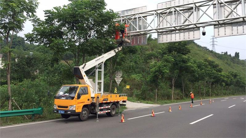 仙桃移动路灯车出租