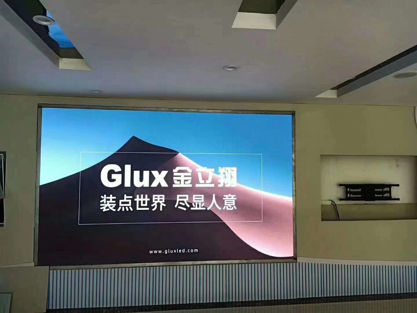 東莞常規(guī)顯示屏生產(chǎn) 常規(guī)室內(nèi)LED顯示屏優(yōu)勢(shì)