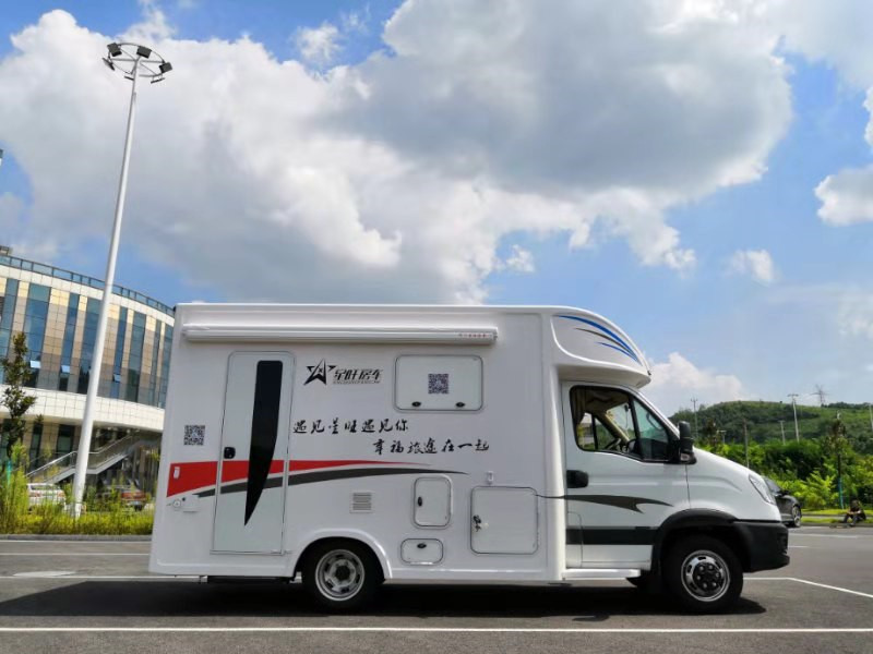 泰州依維柯歐勝小額頭C型房車出售