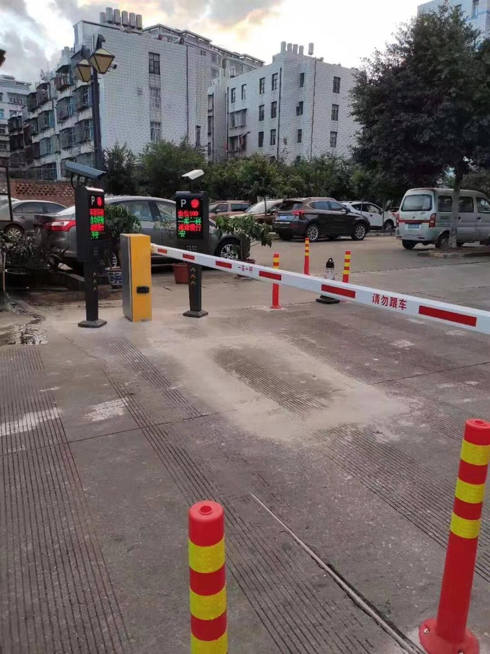 邯鄲車牌識(shí)別起落桿安裝 擋車器 質(zhì)量可靠