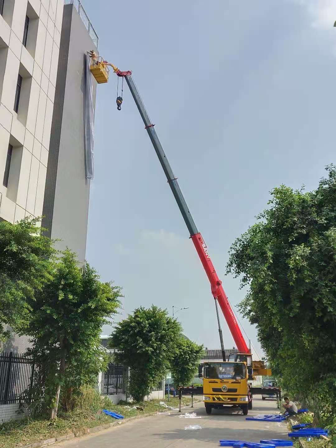 佛山升降机出租直臂高空车加油站维修