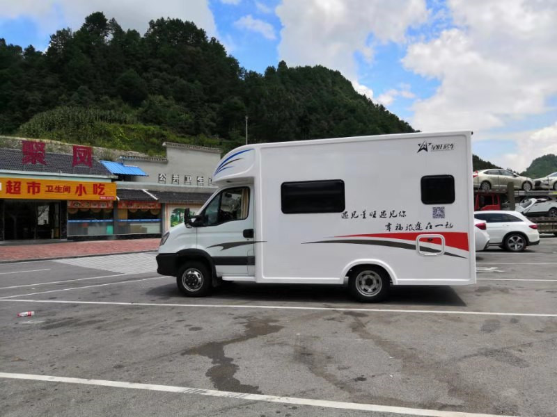 烏海依維柯歐勝小額頭C型房車定制 依維柯歐勝C型房車