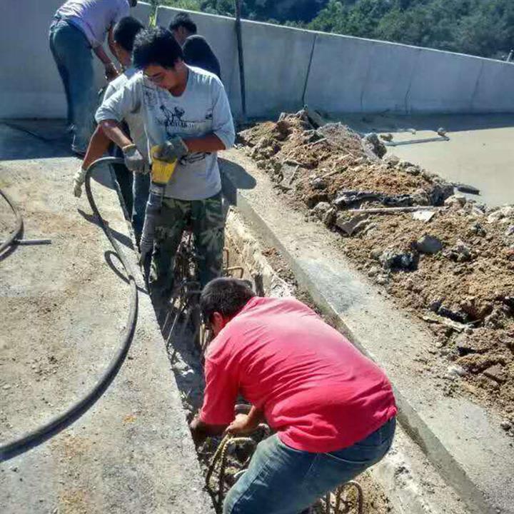 湖北**橋梁伸縮縫更換安裝