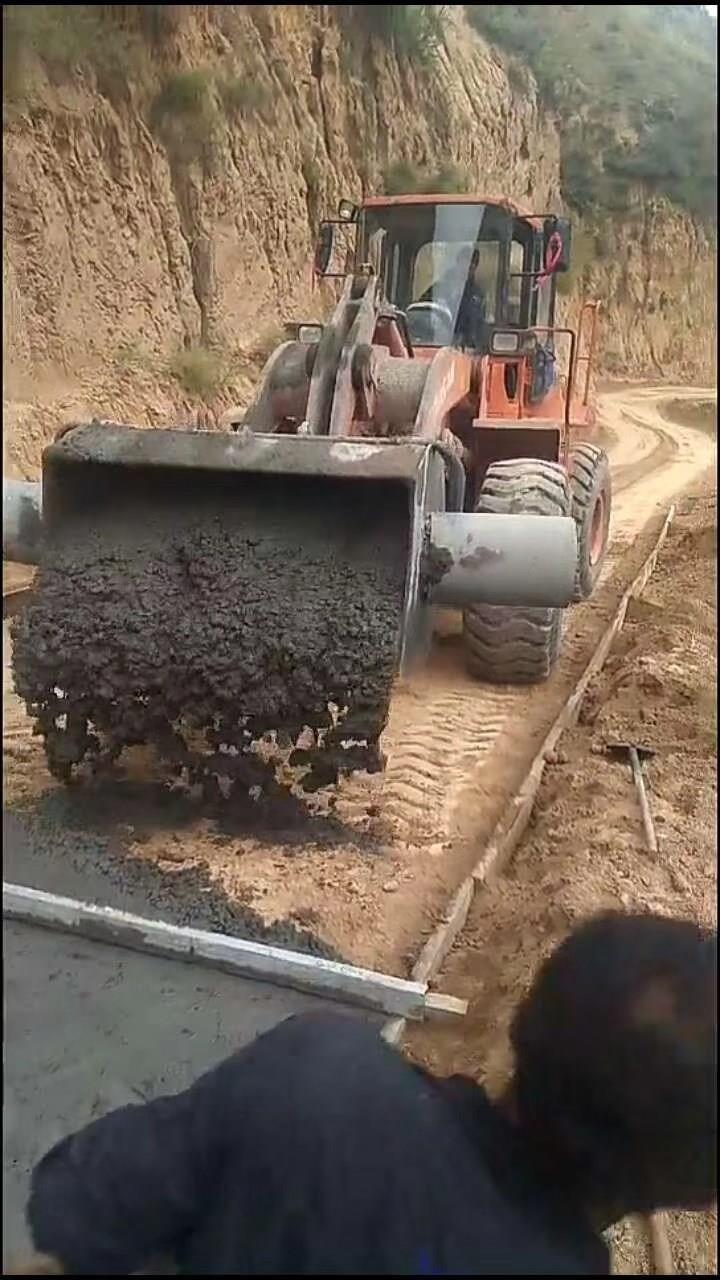 混凝土装载机搅拌斗铲车型号