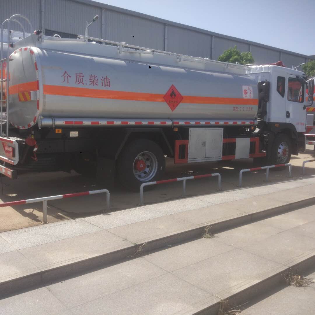 柳州12噸加油車價格美麗 東風天錦