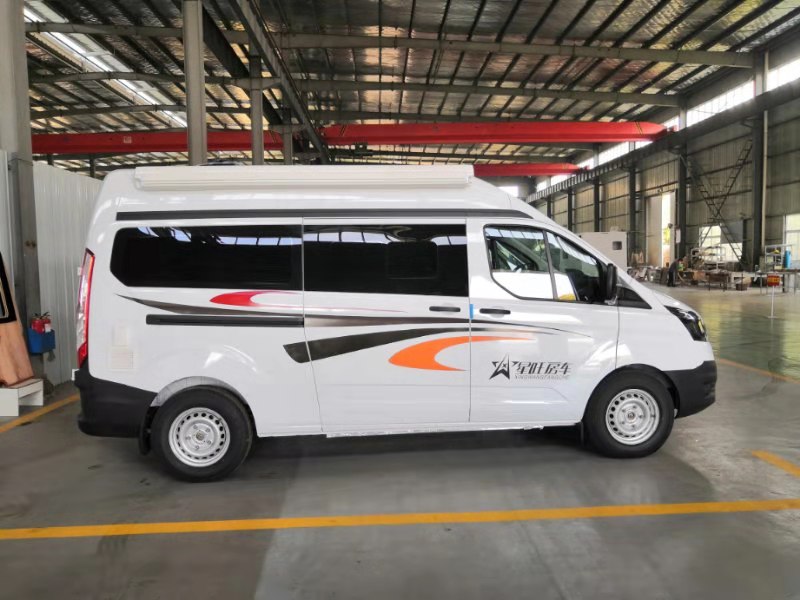 新鄉(xiāng)福特新時代中軸中**B型房車