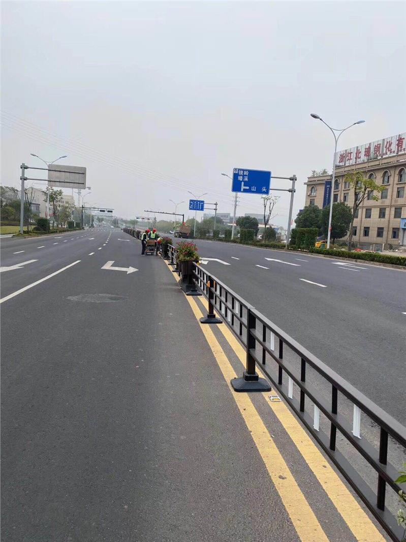 广东道路护栏花箱厂家