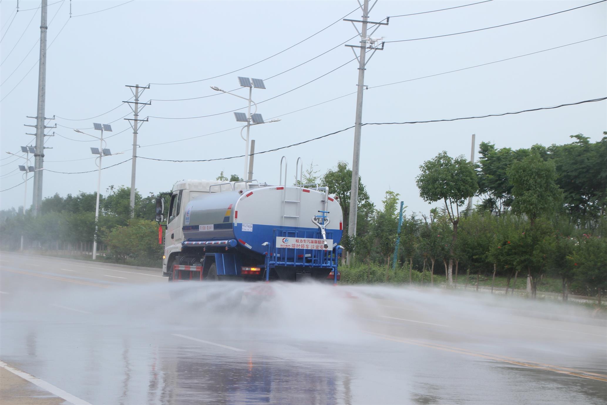 大型洒水车厂家价格