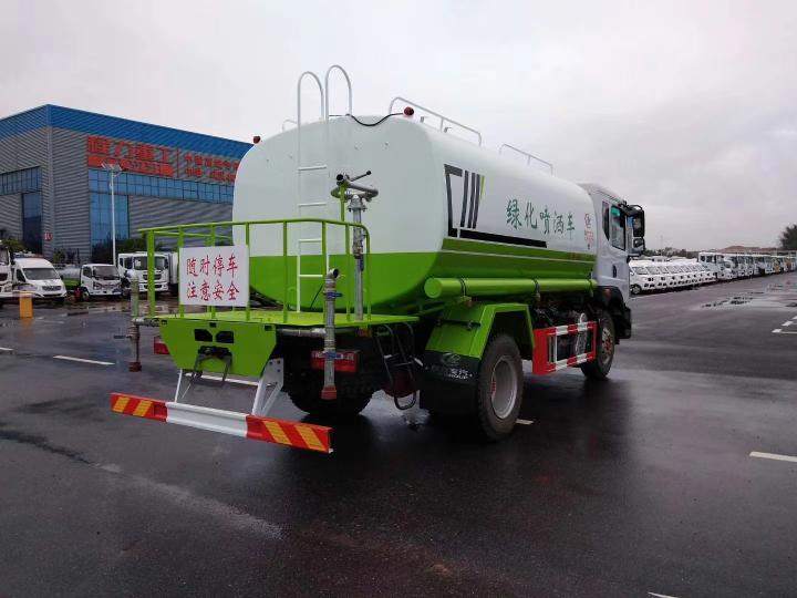 东风大型洒水车