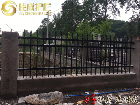 長(zhǎng)沙鐵藝圍墻護(hù)欄一般什么價(jià)格 誠(chéng)信服務(wù) 貴州佳成新材料科技供應(yīng)