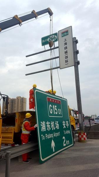 太原指路交通标志杆价格