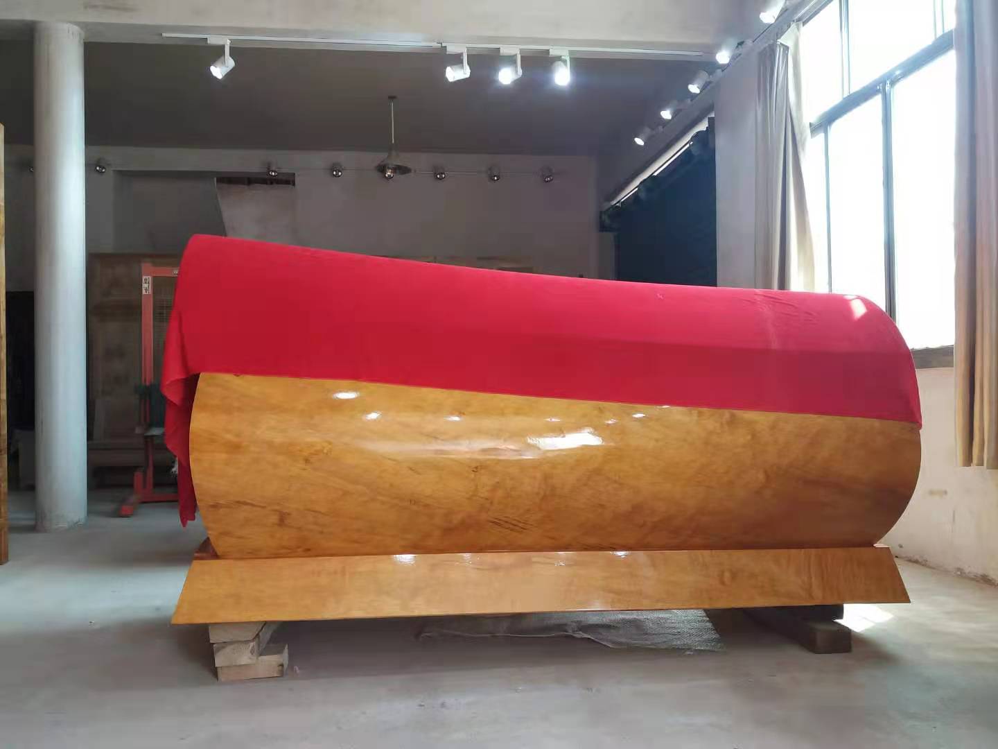 木棺材 汕頭金絲木棺材du王款什么價 千古帝王木