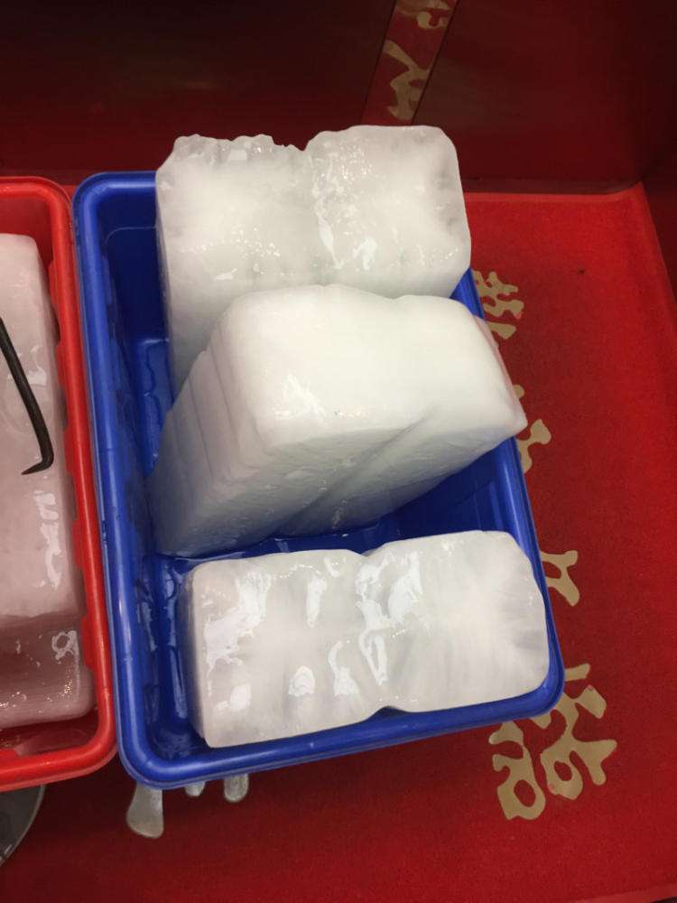鎮(zhèn)江食用冰食用冰制冰廠 冰塊降溫效果好
