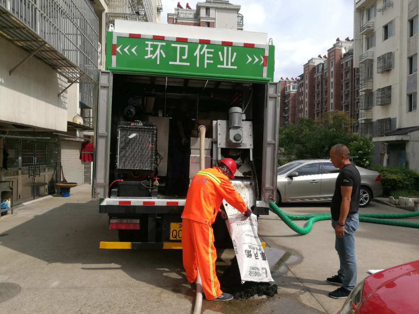 干湿分离式抽粪车