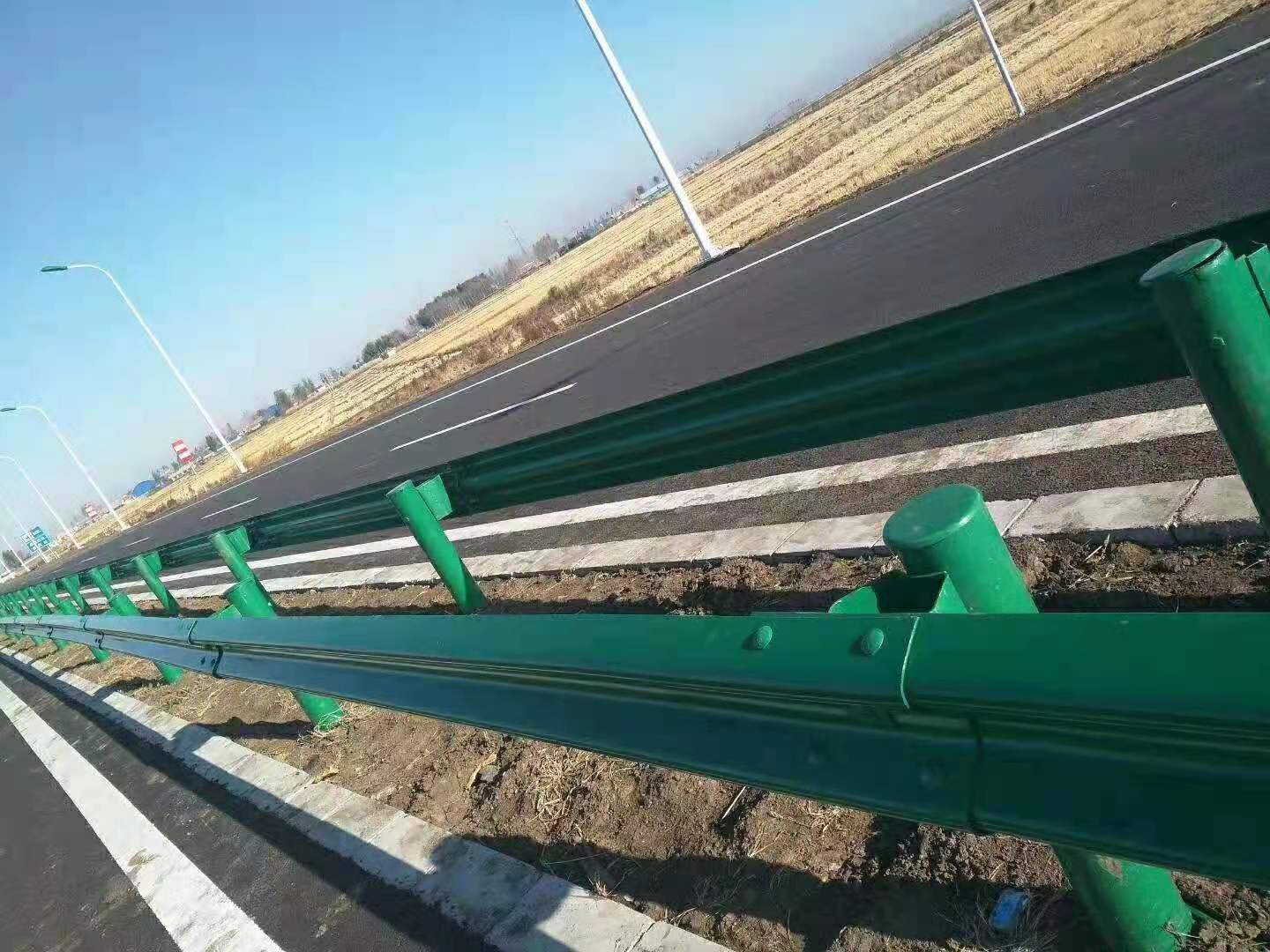 甘肃公路波形护栏厂家 水泥护栏