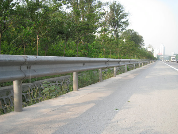 路测防撞波形护栏规格