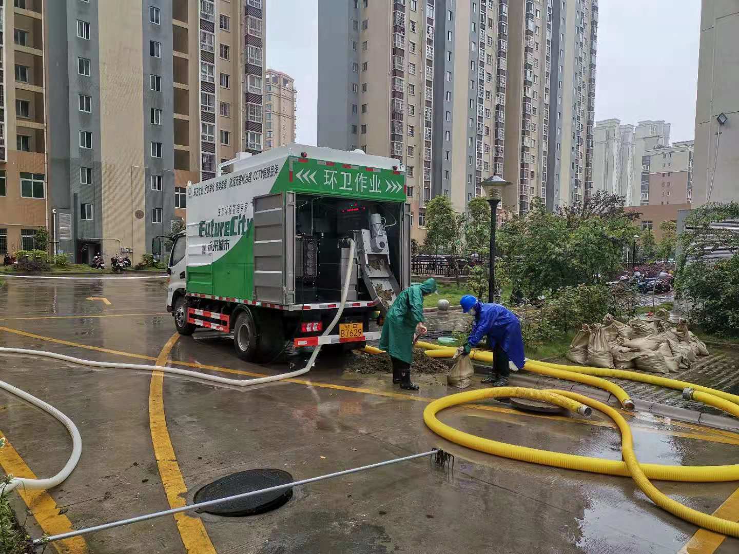 干湿分离式吸污车