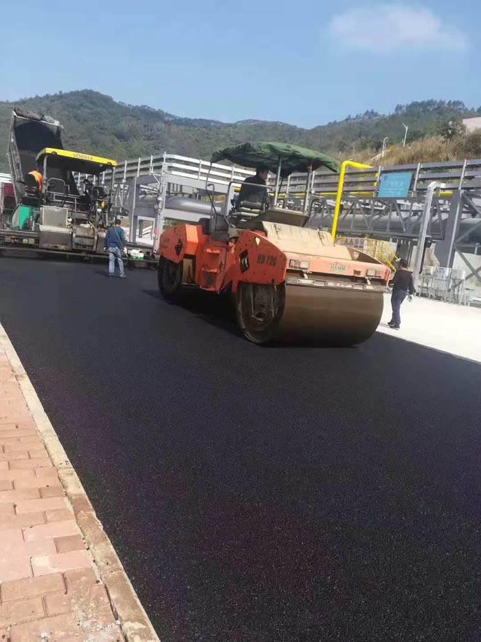 坂田**路面瀝青修補施工隊