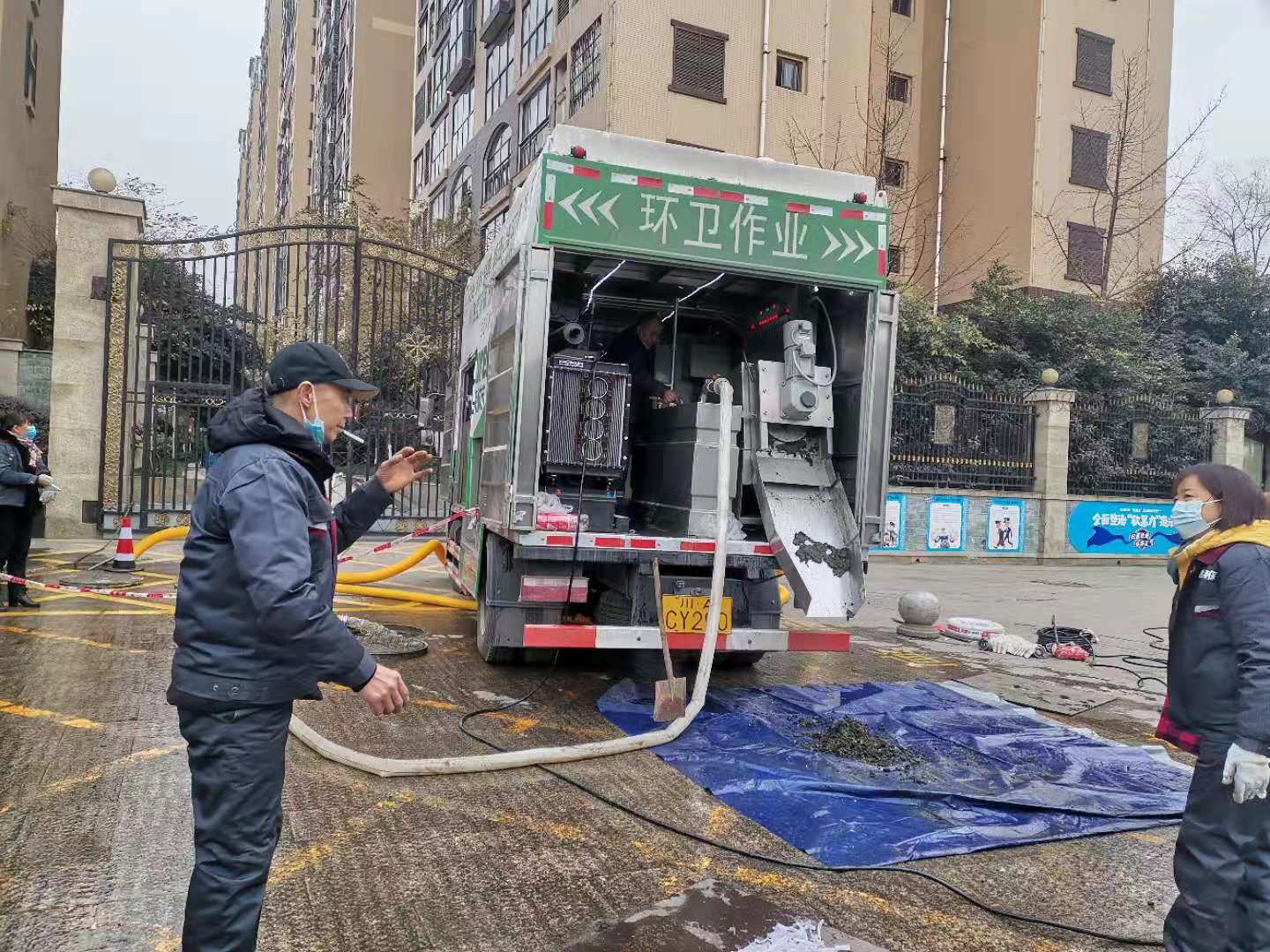 东风福瑞卡吸污车