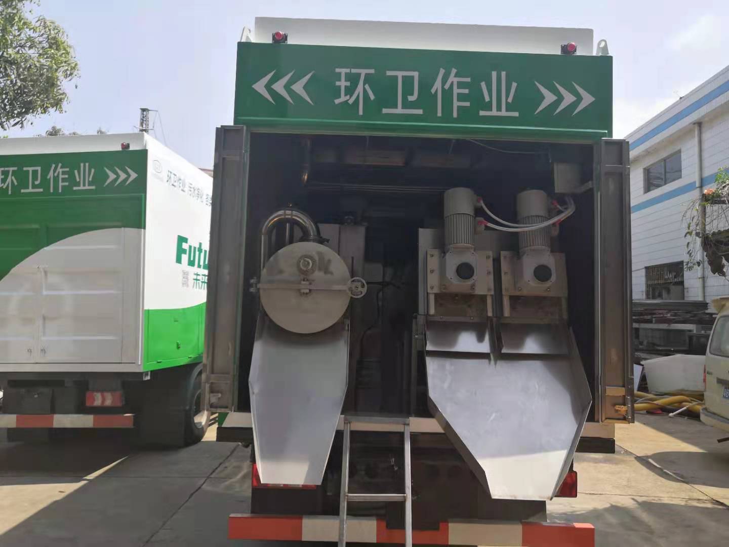 大型污泥吸污车