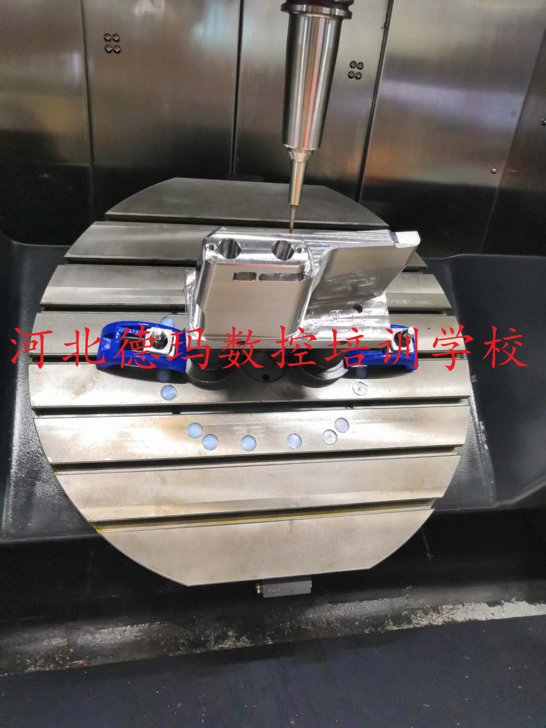 廊坊三軸加工編程大概學多久 小班講課