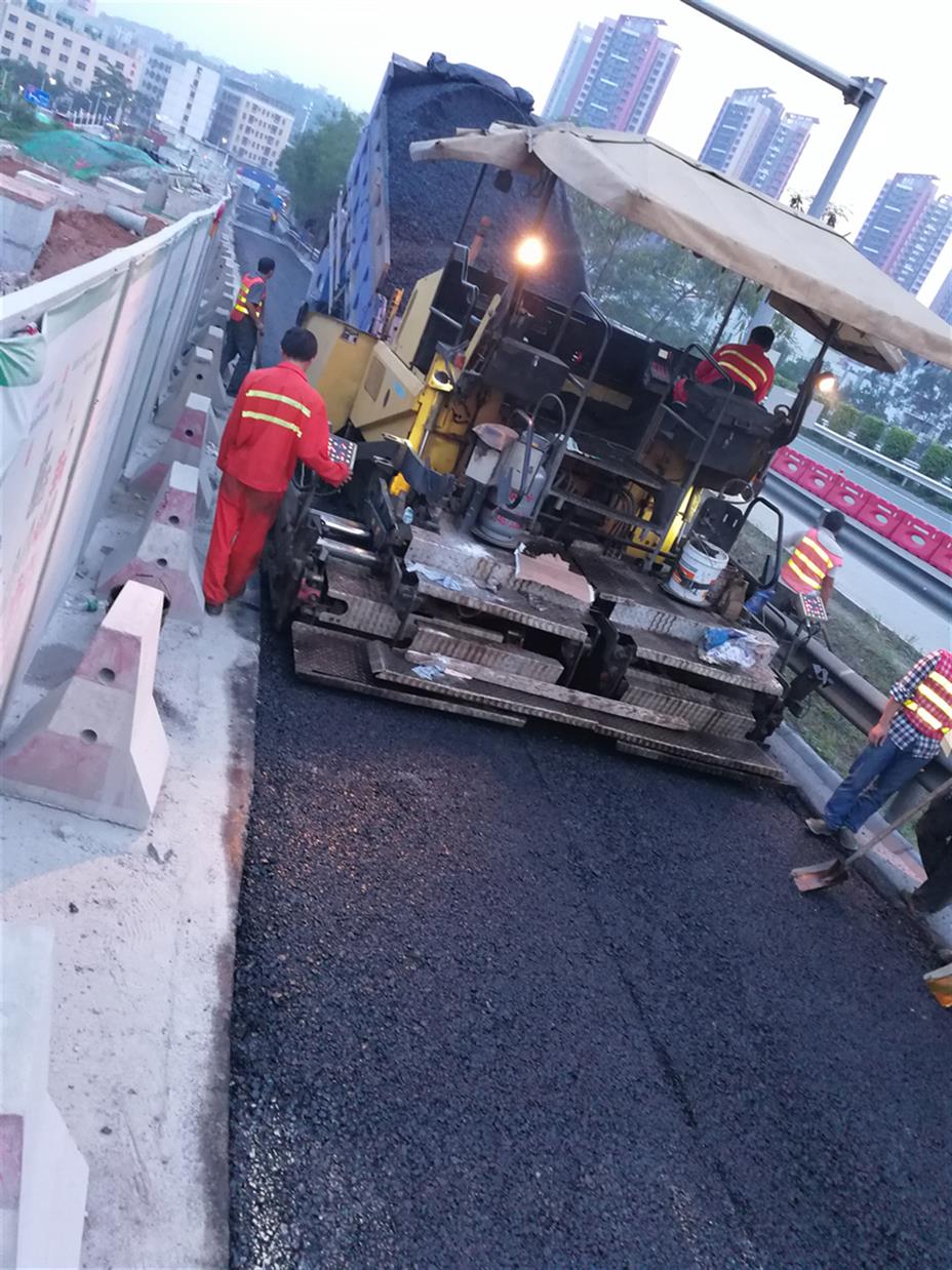 湛江東莞瀝青路面裂縫修補 廣州小區(qū)瀝青路面修補