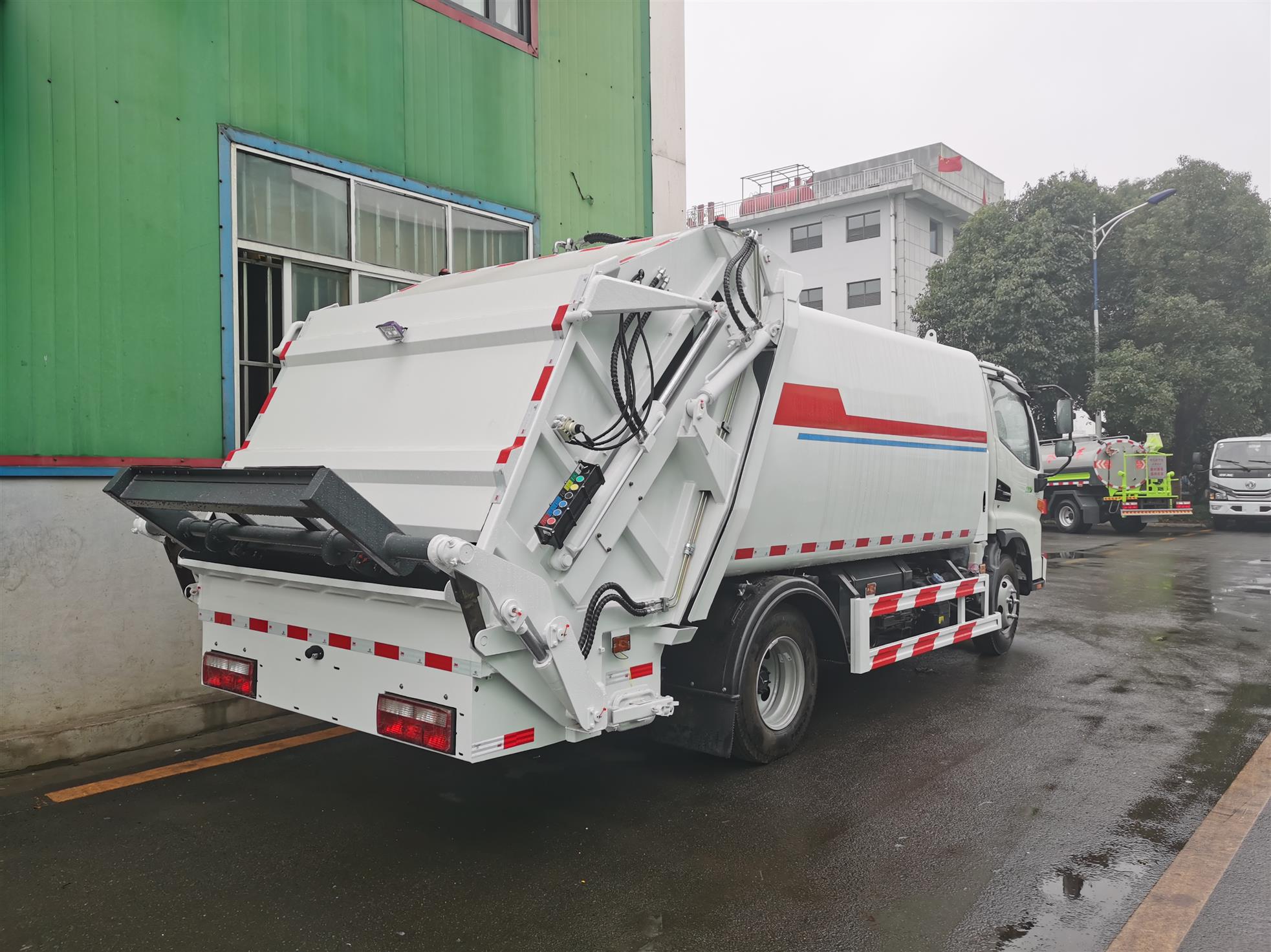 潛江全密封式壓縮式垃圾車聯(lián)系方式