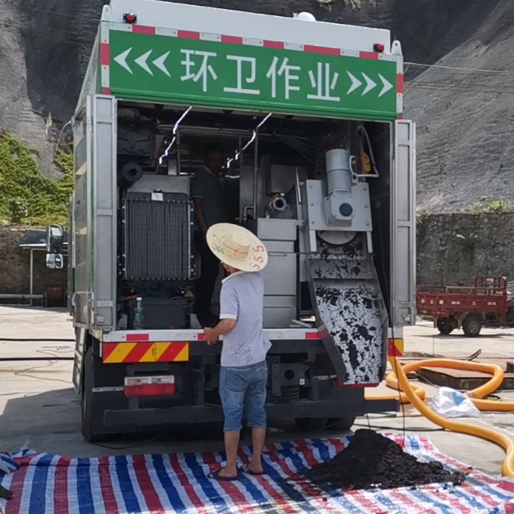 污泥处理车