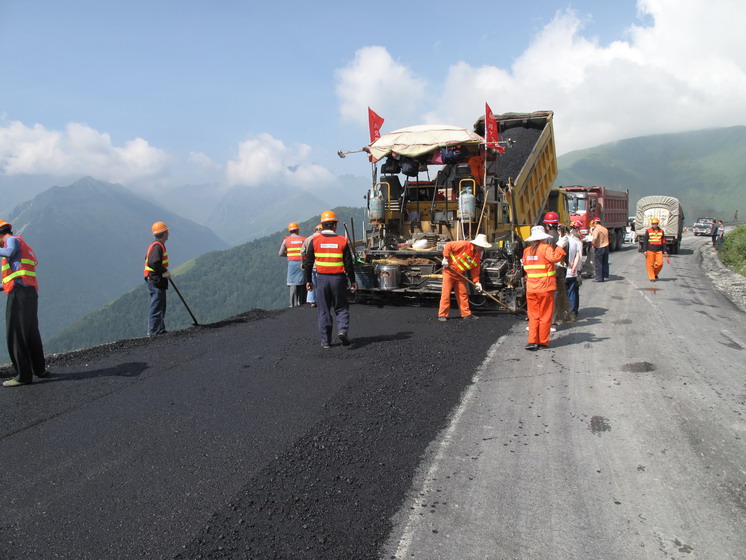 道路沥青路面铣刨机