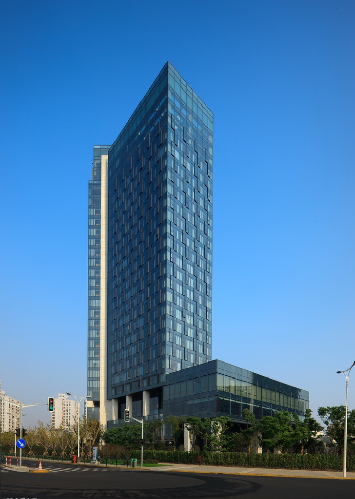 河南省鄭州市外墻鋁板玻璃設計施工_鄭州市幕墻石材鋁塑板招商*_重慶航鴻幕墻公司