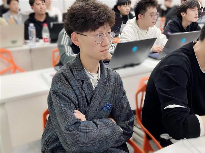 鄭州職業(yè)學校哪里好-職業(yè)學校-鄭州北大青鳥翔天信鴿