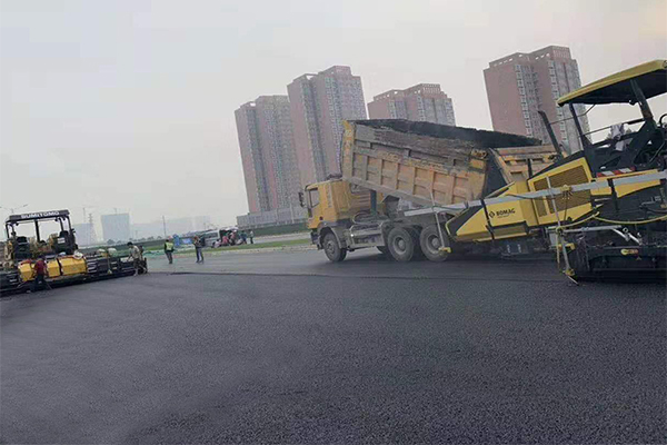 鄭州濟源市瀝青拌合站 瀝青路面施工攤鋪