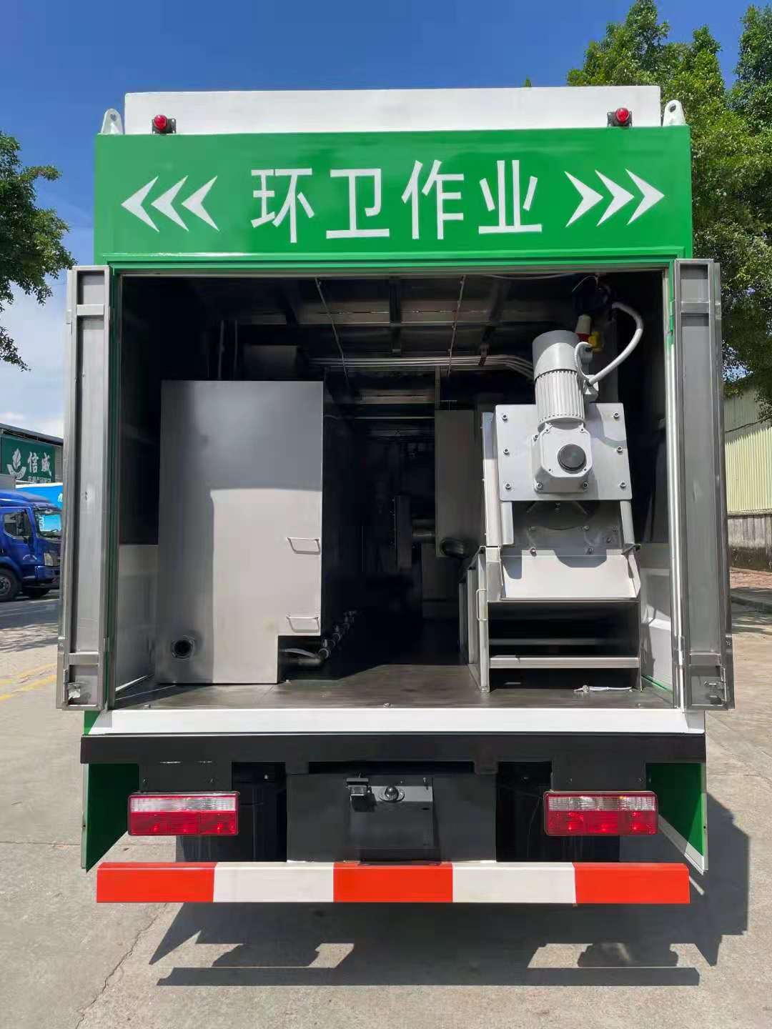 粪便净化压缩车