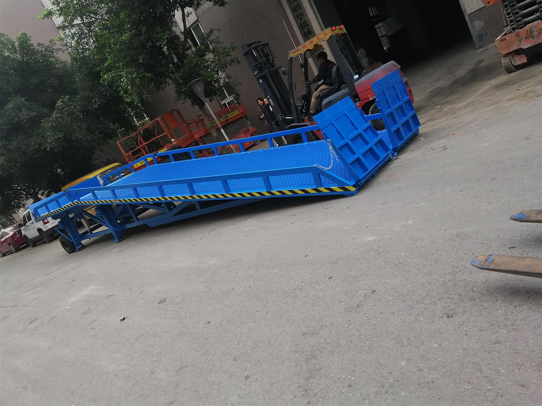 汽車尾板-銅仁登車橋-電話